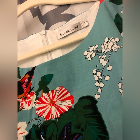 This gorgeous turquoise color kind dress - Picture 3 of 5